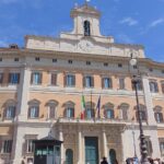 La facciata di Palazzo Montecitorio a Roma, sede della Camera dei Deputati
