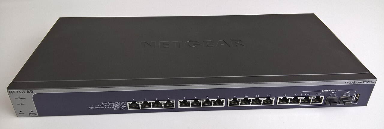 Switch di rete gestito, un tipo di dispositivo che spesso integra un pannello web come GoAhead